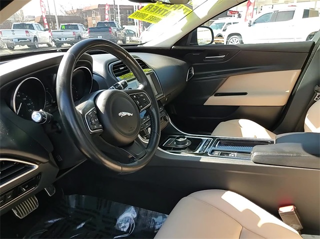 2019 Jaguar XE 25t Premium 19