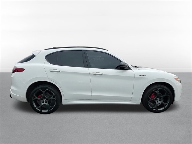 2022 Alfa Romeo Stelvio Veloce 4