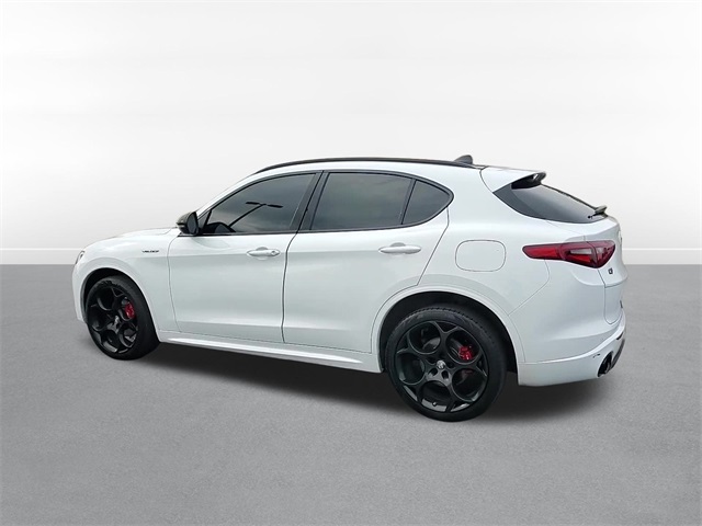 2022 Alfa Romeo Stelvio Veloce 5