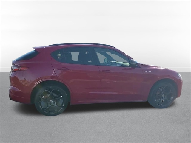 2022 Alfa Romeo Stelvio Veloce 4