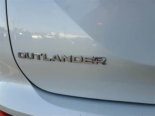 2022 Mitsubishi Outlander SE 7