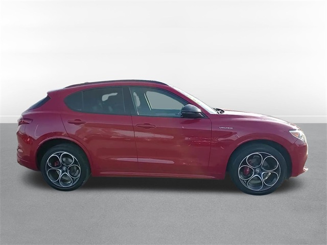 2022 Alfa Romeo Stelvio Veloce 4