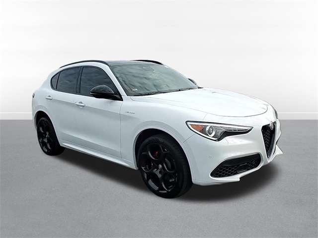 2022 Alfa Romeo Stelvio Veloce 3