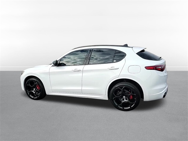 2022 Alfa Romeo Stelvio Veloce 4