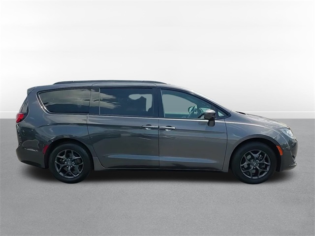 2019 Chrysler Pacifica Touring L 4
