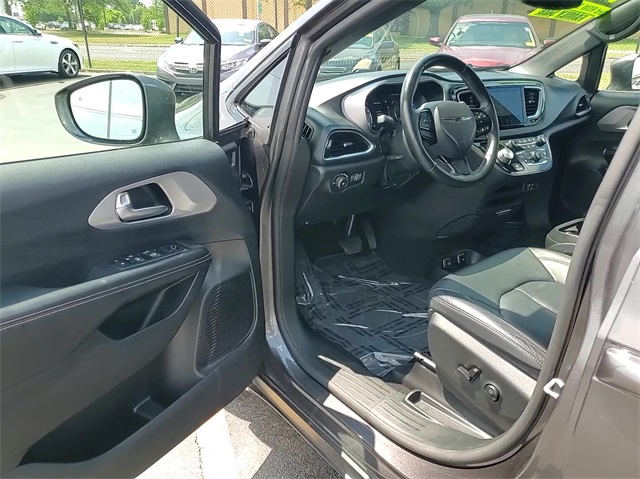 2019 Chrysler Pacifica Touring L 14