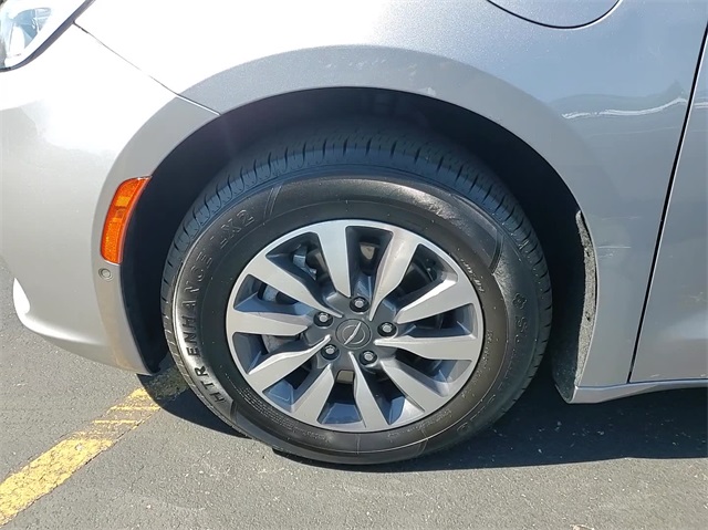 2021 Chrysler Pacifica Hybrid Touring L 8