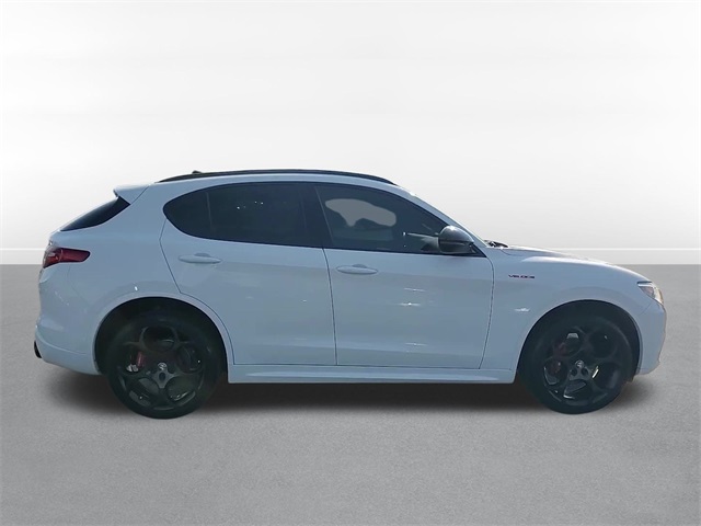 2022 Alfa Romeo Stelvio Veloce 4