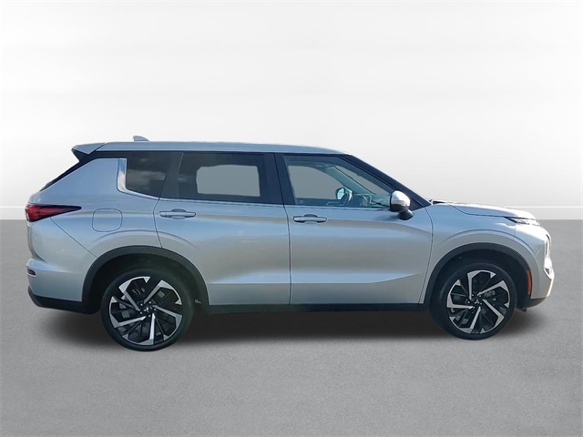 2022 Mitsubishi Outlander ES 4