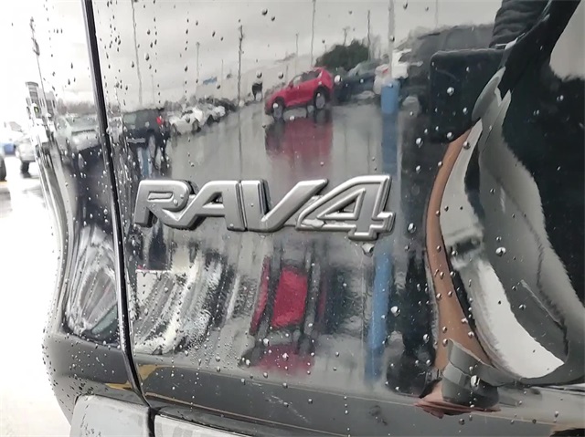 2021 Toyota RAV4 Hybrid XLE 7