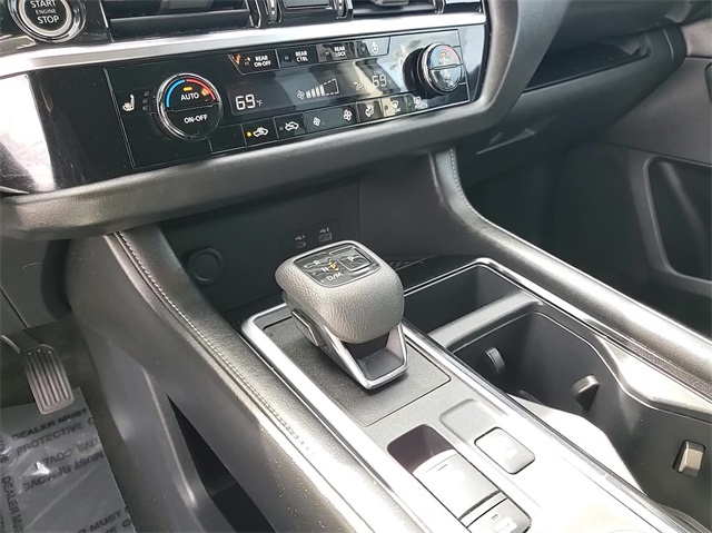 2022 Nissan Pathfinder SL 26