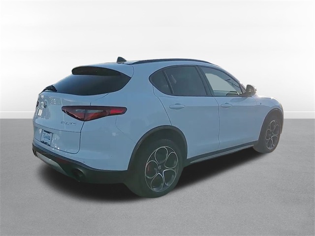 2022 Alfa Romeo Stelvio Ti 5