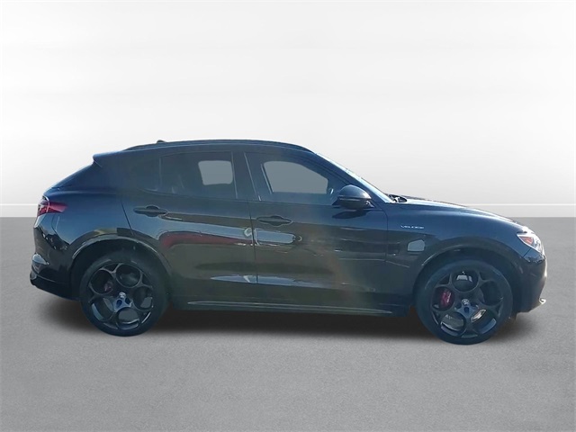 2022 Alfa Romeo Stelvio Veloce 4