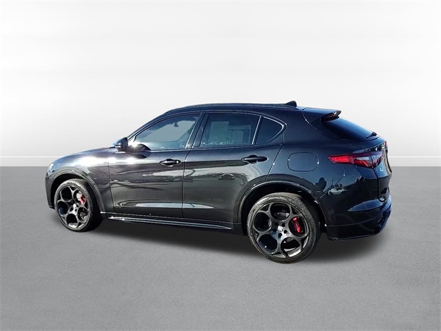 2022 Alfa Romeo Stelvio Veloce 5