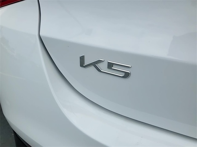 2023 Kia K5 LXS 8