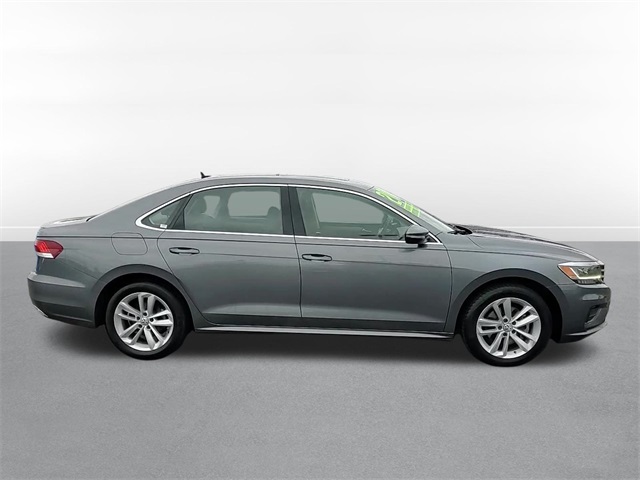 2020 Volkswagen Passat 2.0T SE 4