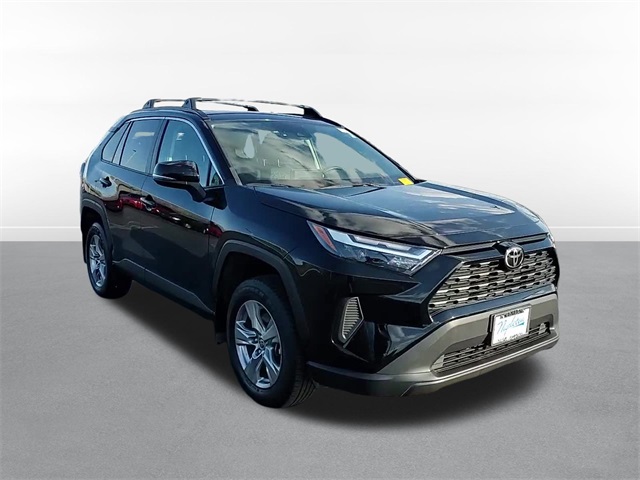 2022 Toyota RAV4 XLE 3