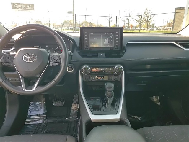 2022 Toyota RAV4 XLE 23