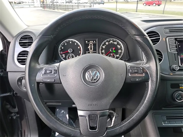 2016 Volkswagen Tiguan SE 17