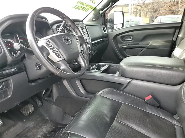 2019 Nissan Titan XD SL 9