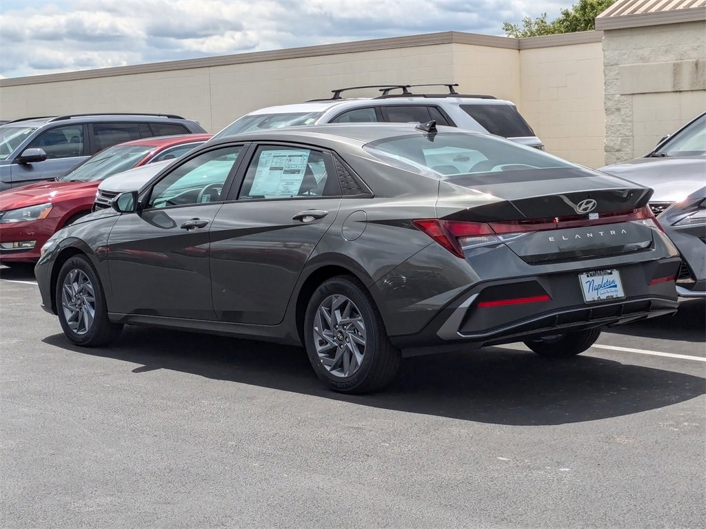 2025 Hyundai Elantra SEL 7