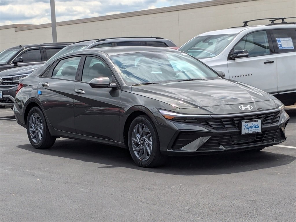 2025 Hyundai Elantra SEL 3