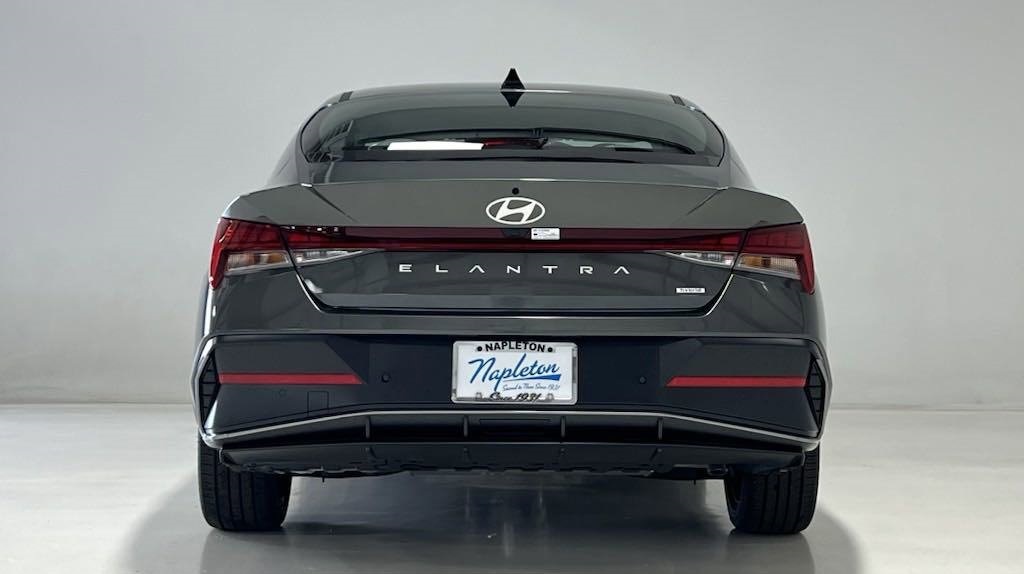 2024 Hyundai Elantra Hybrid Limited 5
