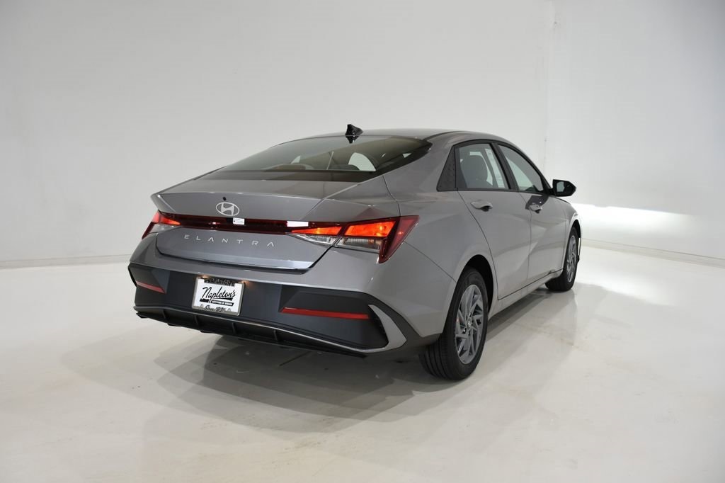 2025 Hyundai Elantra SEL 4