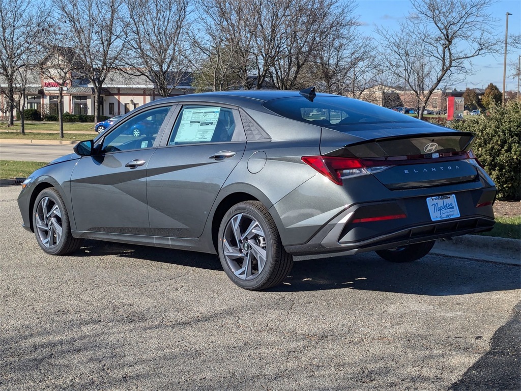 2025 Hyundai Elantra SEL 3