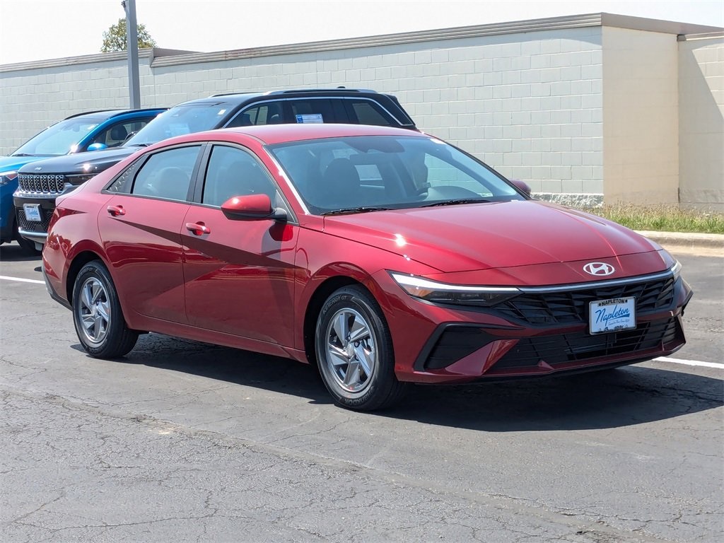 2025 Hyundai Elantra SE 8