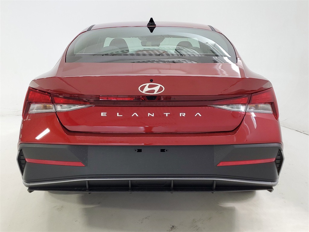 2024 Hyundai Elantra SE 5