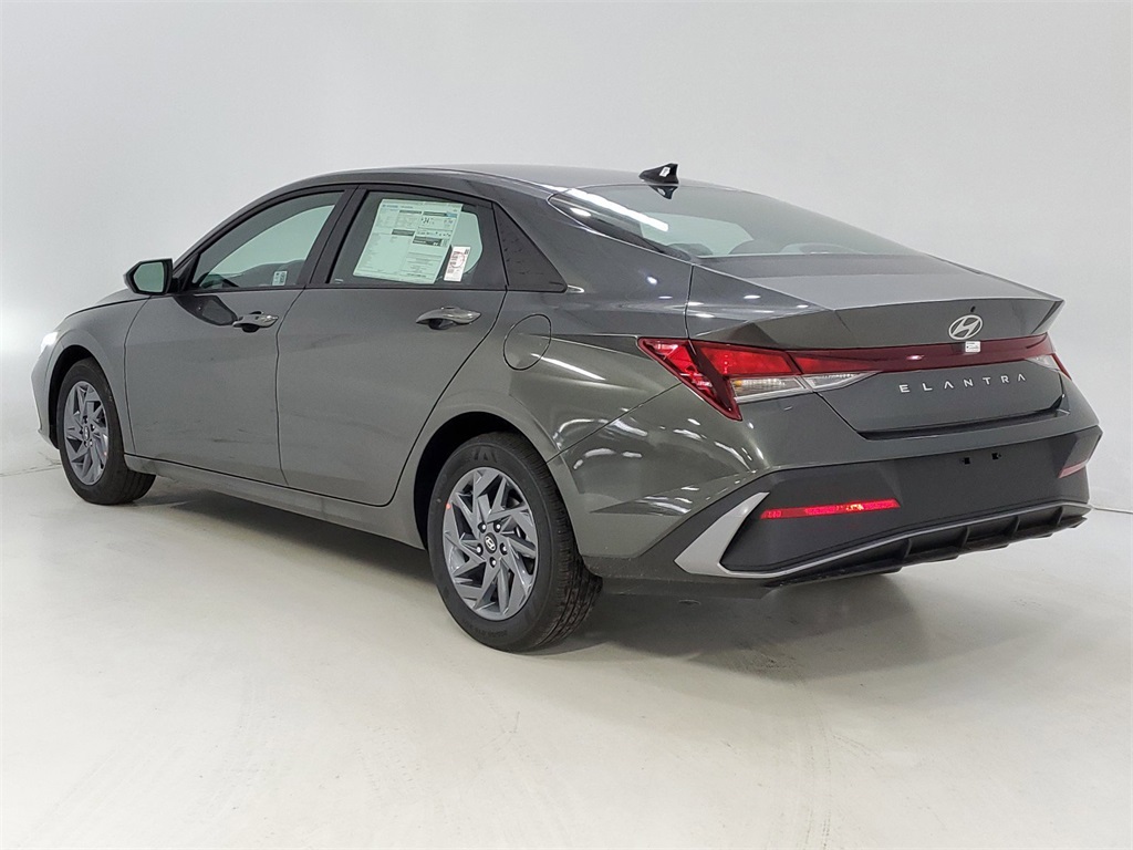 2024 Hyundai Elantra SEL 4