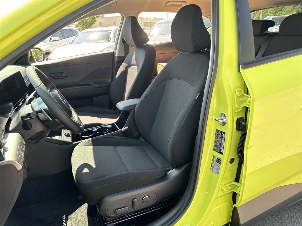 2025 Hyundai Kona SEL 18