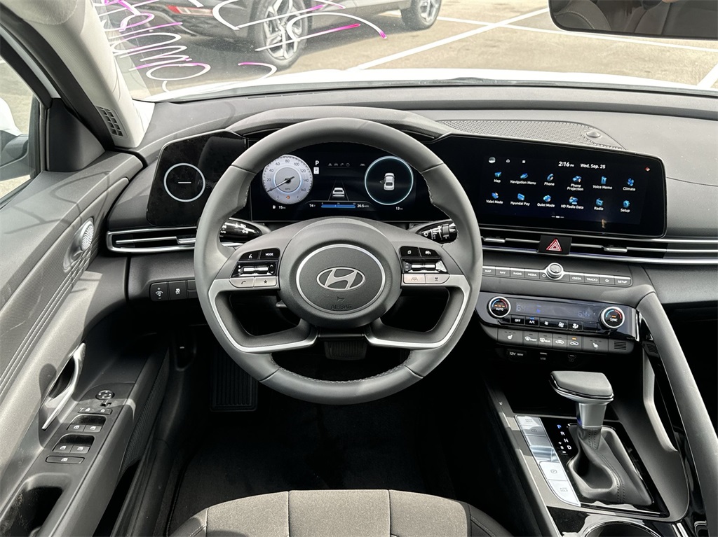 2025 Hyundai Elantra SEL 17