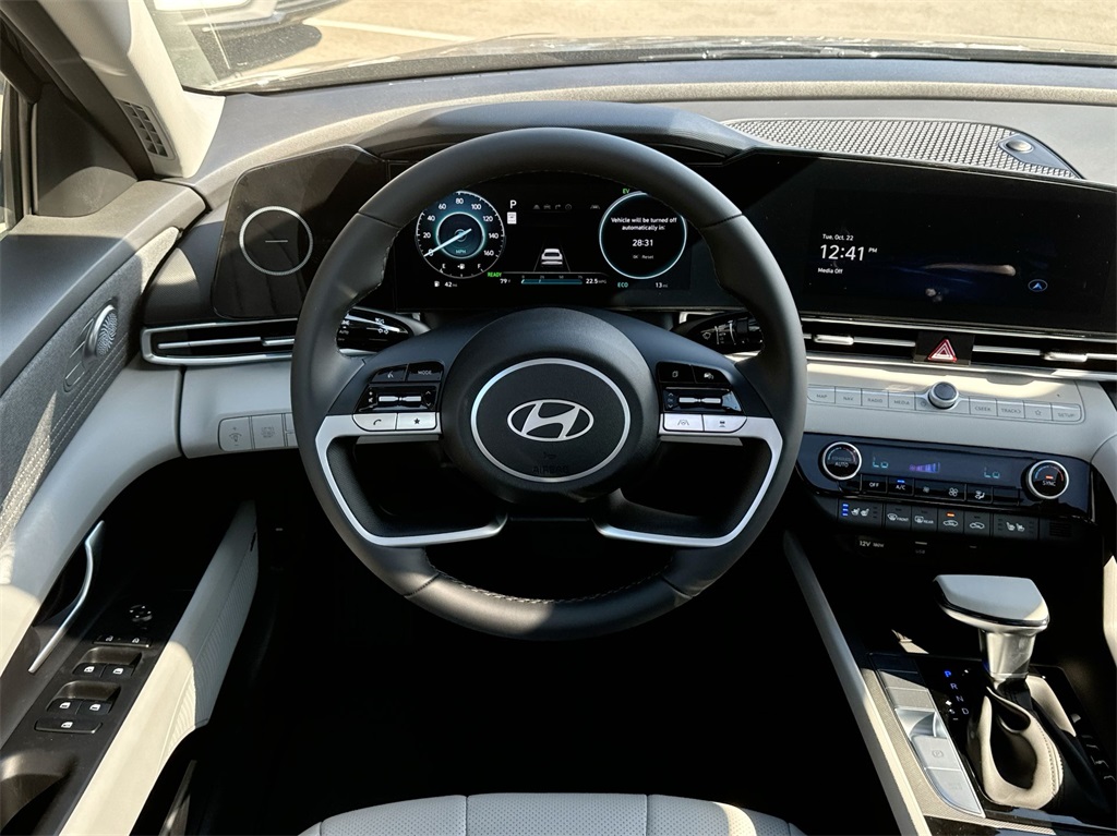 2025 Hyundai Elantra Hybrid Limited 17