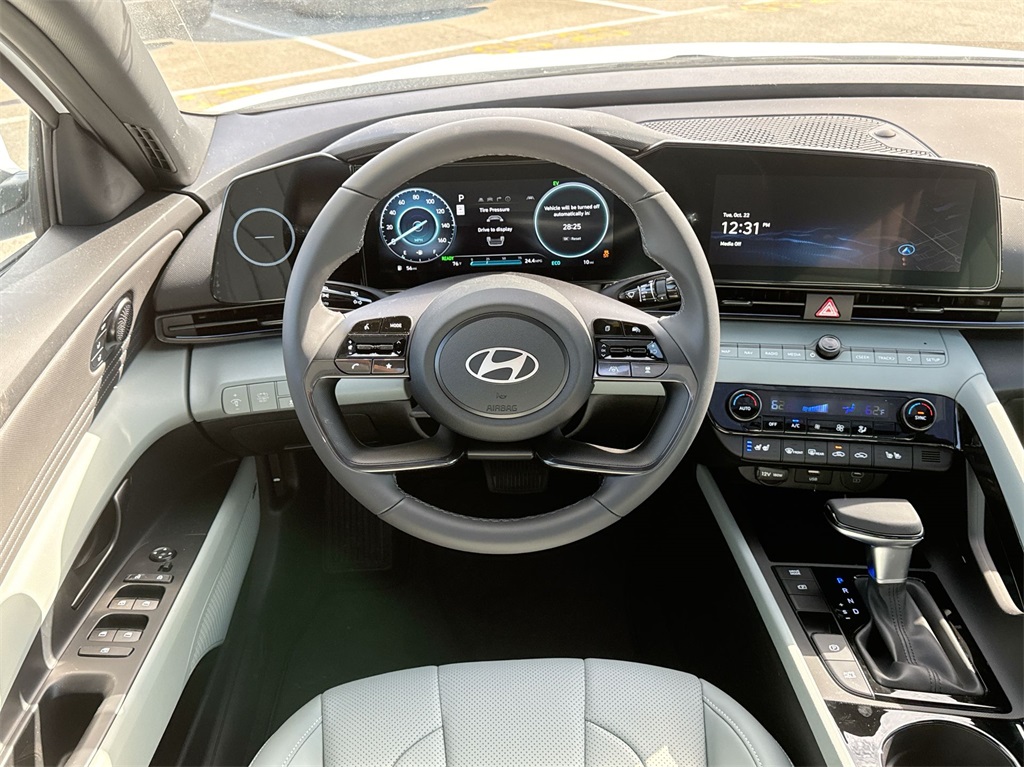 2025 Hyundai Elantra Hybrid Limited 17