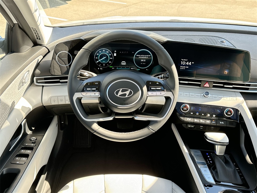 2025 Hyundai Elantra Hybrid Limited 17