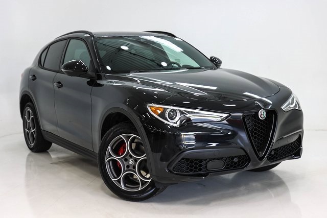 2023 Alfa Romeo Stelvio Veloce 1