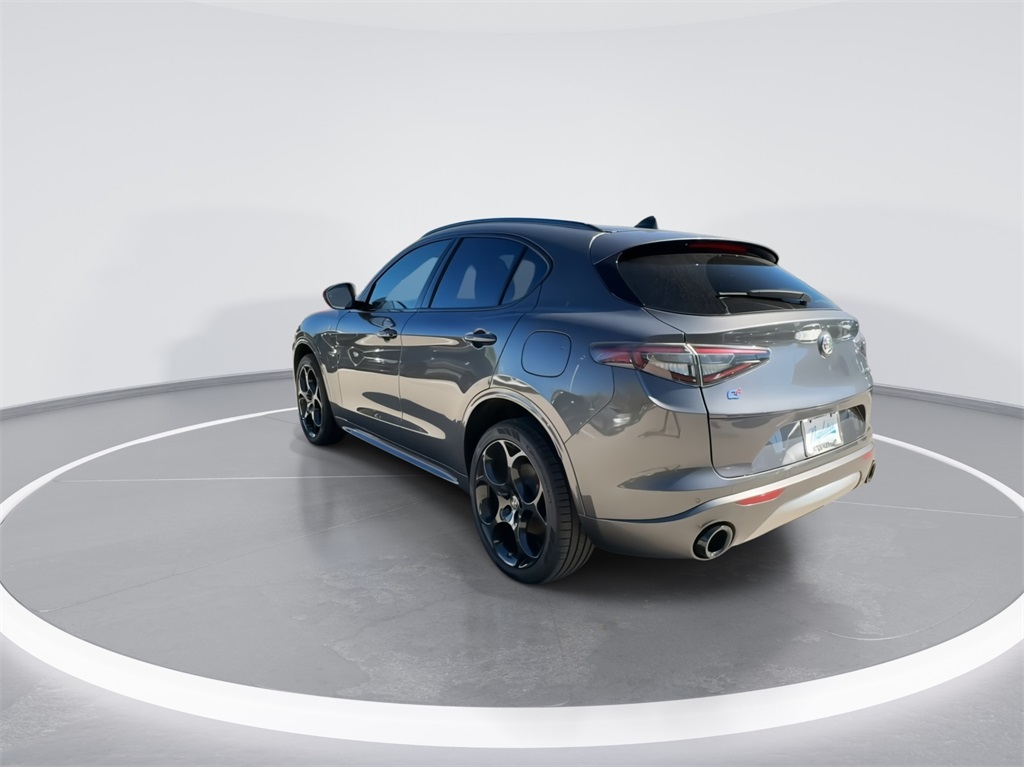 2024 Alfa Romeo Stelvio Ti 8