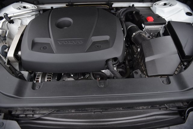 2021 Volvo XC60 T5 Momentum 8