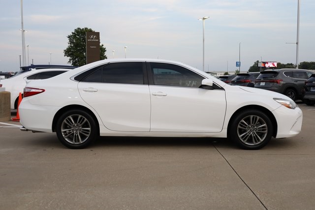 2017 Toyota Camry SE 4