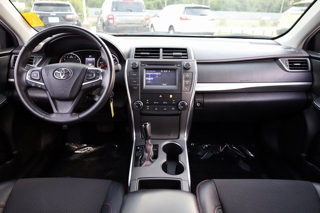 2017 Toyota Camry SE 9