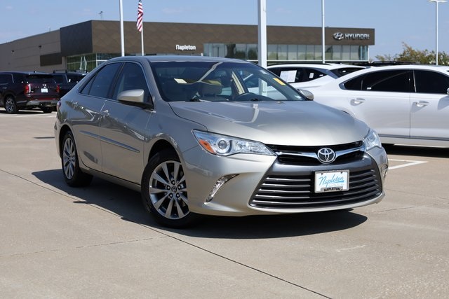 2015 Toyota Camry XLE 2