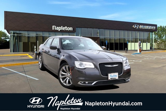 2019 Chrysler 300 Touring 1