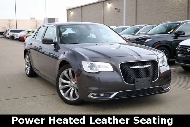 2019 Chrysler 300 Touring 2