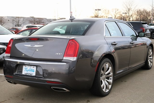 2019 Chrysler 300 Touring 5