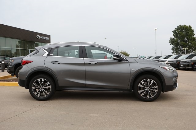 2019 INFINITI QX30 LUXE 3