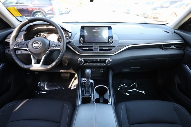 2023 Nissan Altima 2.5 SV 8