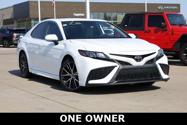 2021 Toyota Camry SE 2