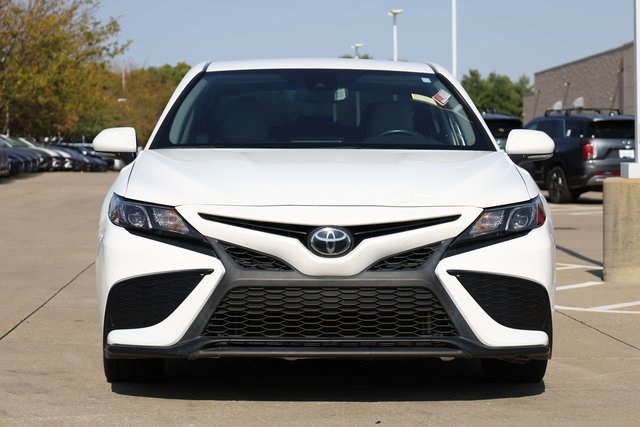 2021 Toyota Camry SE 3